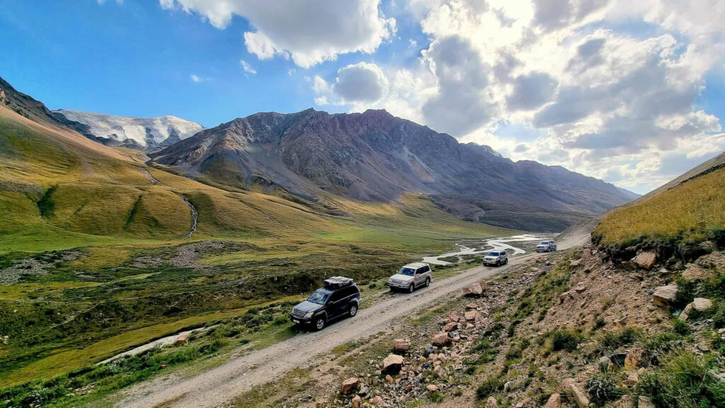 Kyrgyzstan: Offroad Reise mit 4×4 Mietwagen